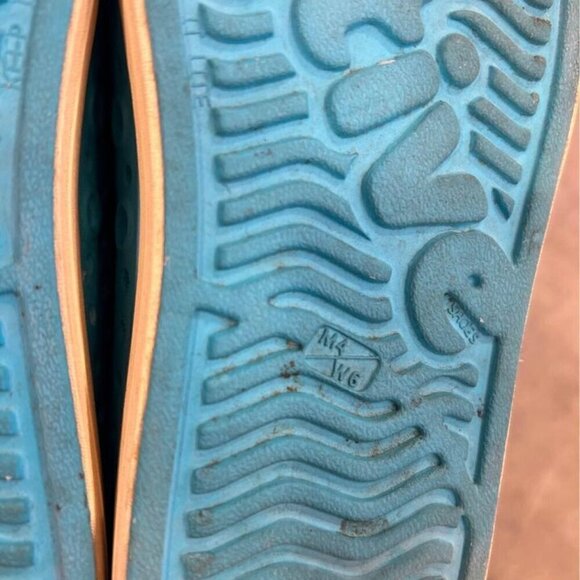 NATIVES! Womans size 6, men’s size 4. Excellent condition. Waterproof. - Picture 4 of 7